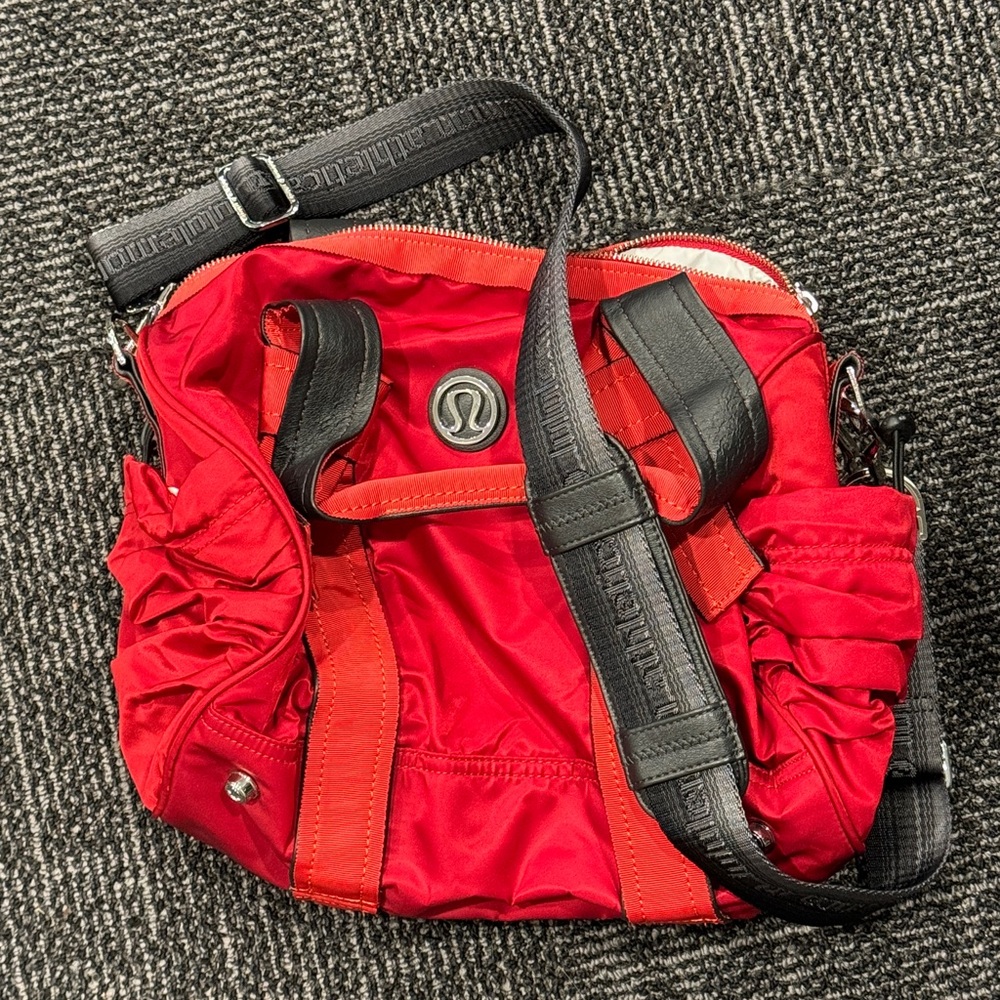 Lululemon Women's DTB Duffel Currant Red
